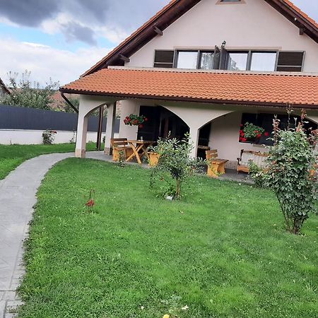 Pensiunea Simona Simbata de Sus Bilik gambar