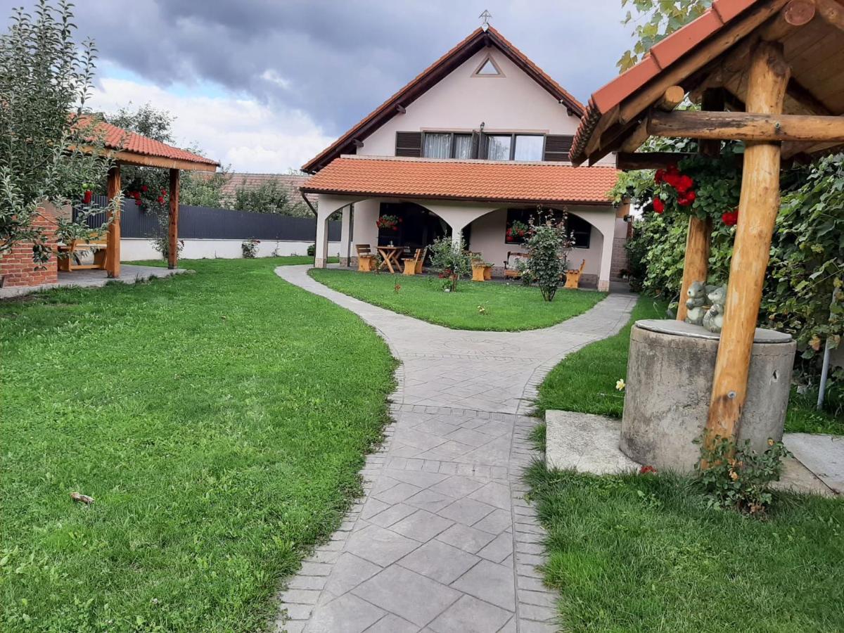 Pensiunea Simona Simbata de Sus Luaran gambar