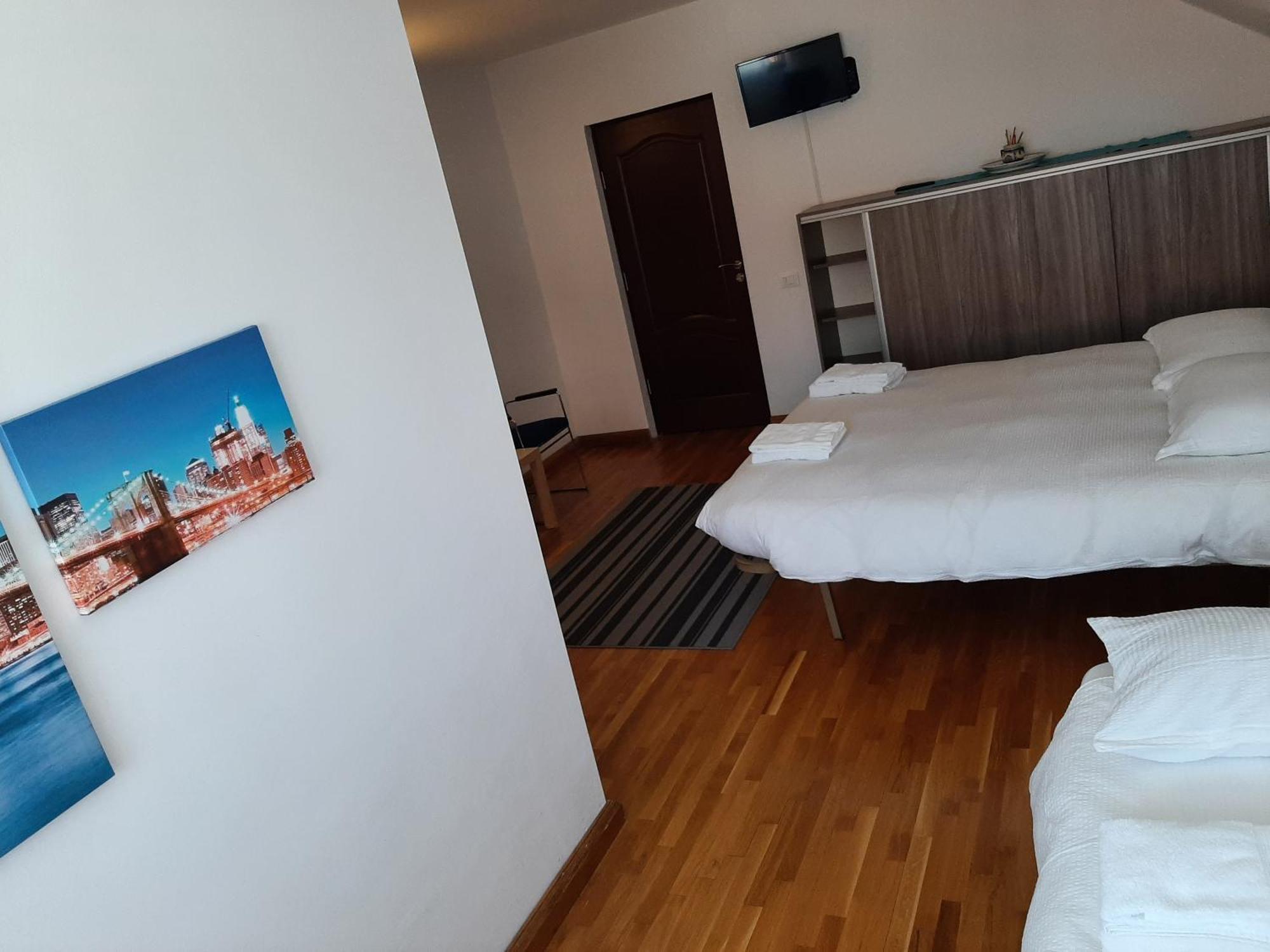 Pensiunea Simona Simbata de Sus Bilik gambar